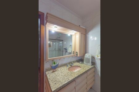 Casa à venda com 310m², 4 quartos e 4 vagas Casa à venda com 310m², 4 quartos e 4 vagasBanheiro da Suíte