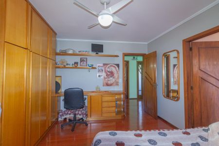 Casa à venda com 310m², 4 quartos e 4 vagas Casa à venda com 310m², 4 quartos e 4 vagasQuarto 3