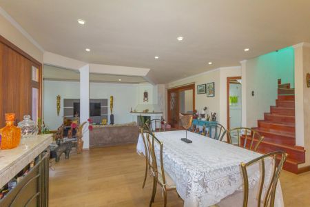 Casa à venda com 310m², 4 quartos e 4 vagas Casa à venda com 310m², 4 quartos e 4 vagasSala de Jantar