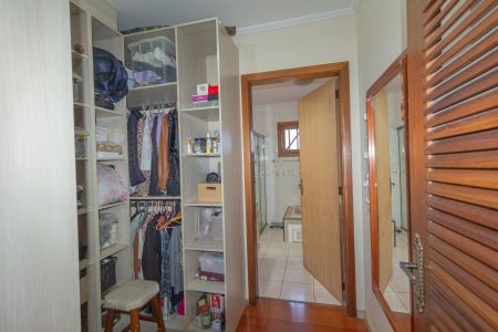 Casa à venda com 310m², 4 quartos e 4 vagas Casa à venda com 310m², 4 quartos e 4 vagasCloset Suíte