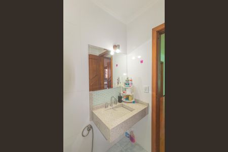 Casa à venda com 310m², 4 quartos e 4 vagas Casa à venda com 310m², 4 quartos e 4 vagasBanheiro Social