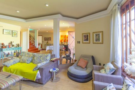 Casa à venda com 310m², 4 quartos e 4 vagas Casa à venda com 310m², 4 quartos e 4 vagasSala