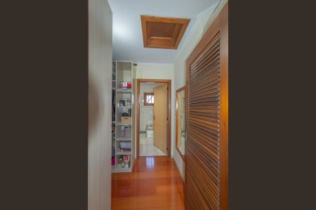 Casa à venda com 310m², 4 quartos e 4 vagas Casa à venda com 310m², 4 quartos e 4 vagasCloset Suíte