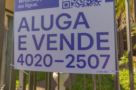 Casa à venda com 310m², 4 quartos e 4 vagas Casa à venda com 310m², 4 quartos e 4 vagasPlaca