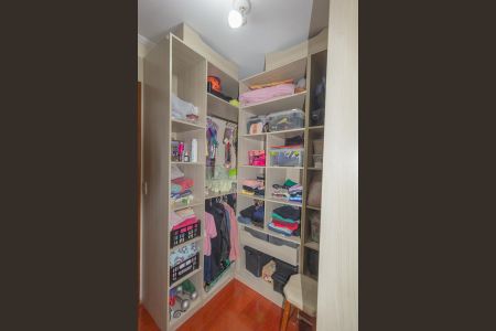 Casa à venda com 310m², 4 quartos e 4 vagas Casa à venda com 310m², 4 quartos e 4 vagasCloset Suíte