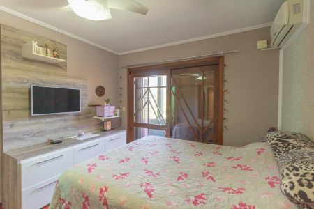 Casa à venda com 310m², 4 quartos e 4 vagas Casa à venda com 310m², 4 quartos e 4 vagasSuíte