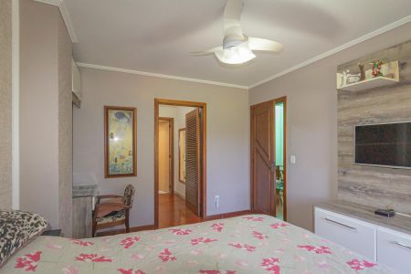 Casa à venda com 310m², 4 quartos e 4 vagas Casa à venda com 310m², 4 quartos e 4 vagasSuíte