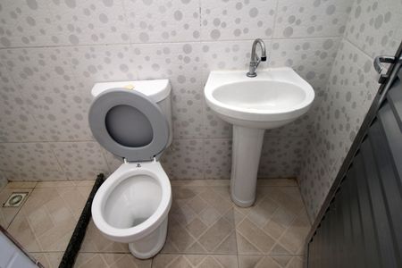 Banheiro de casa à venda com 1 quarto, 55m² em Brás de Pina, Rio de Janeiro