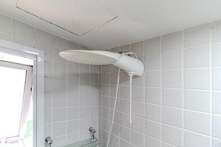 Banheiro de kitnet/studio para alugar com 1 quarto, 28m² em Vila Buarque, São Paulo