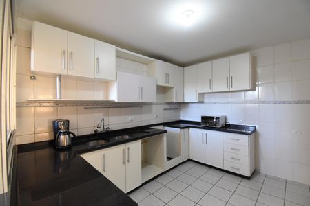 Casa de condomínio para alugar com 210m², 3 quartos e 2 vagasCozinha