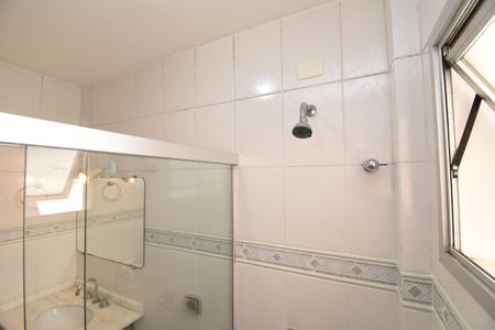 Casa de condomínio para alugar com 210m², 3 quartos e 2 vagasBanheiro social