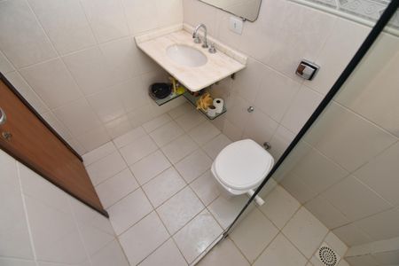 Casa de condomínio para alugar com 210m², 3 quartos e 2 vagasBanheiro social