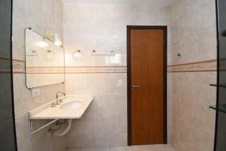 Casa de condomínio para alugar com 210m², 3 quartos e 2 vagasBanheiro da Suíte