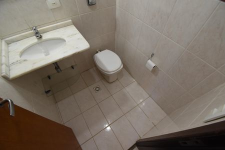 Casa de condomínio para alugar com 210m², 3 quartos e 2 vagasLavabo