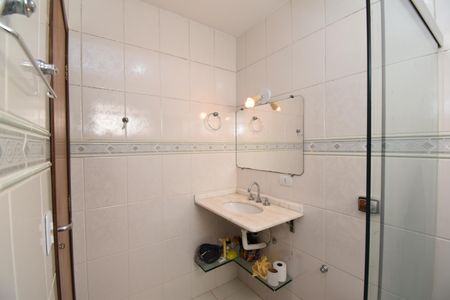 Casa de condomínio para alugar com 210m², 3 quartos e 2 vagasBanheiro social