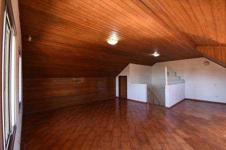 Casa de condomínio para alugar com 210m², 3 quartos e 2 vagasÁtico