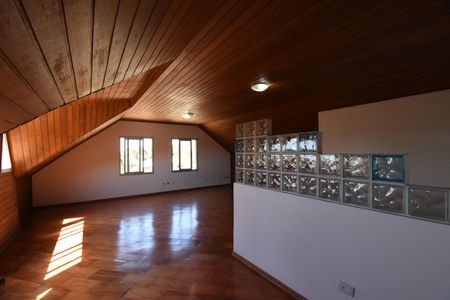 Casa de condomínio para alugar com 210m², 3 quartos e 2 vagasÁtico