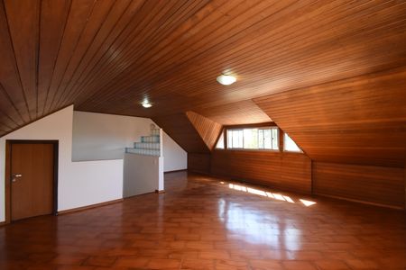 Casa de condomínio para alugar com 210m², 3 quartos e 2 vagasÁtico