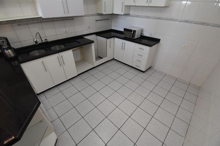 Casa de condomínio para alugar com 210m², 3 quartos e 2 vagasCozinha