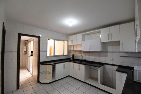 Casa de condomínio para alugar com 210m², 3 quartos e 2 vagasCozinha