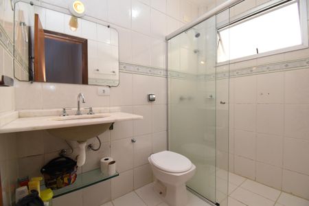 Casa de condomínio para alugar com 210m², 3 quartos e 2 vagasBanheiro social