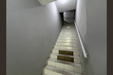 Apartamento à venda com 77m², 2 quartos e 1 vagaEscada 