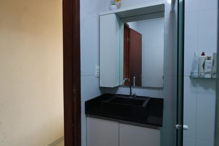 Apartamento à venda com 77m², 2 quartos e 1 vagaBanheiro