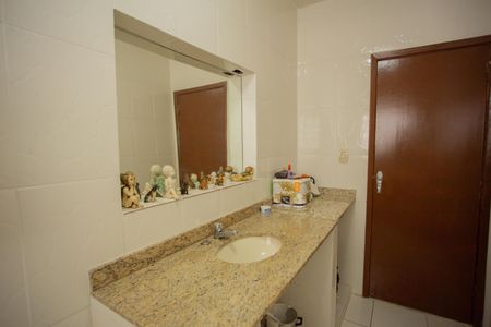 Casa para alugar com 300m², 3 quartos e 2 vagasBanheiro Social