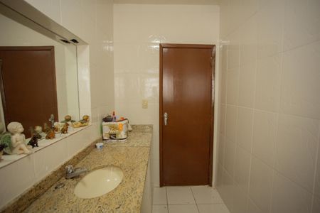 Casa para alugar com 300m², 3 quartos e 2 vagasBanheiro Social