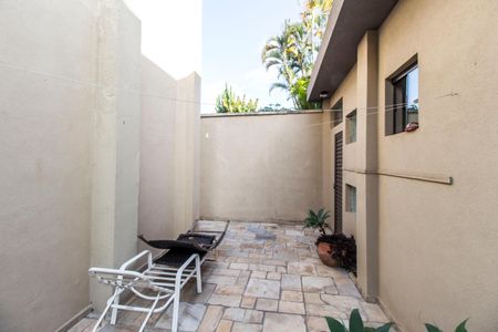 Casa de condomínio à venda com 380m², 4 quartos e 4 vagasQuintal