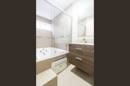 Casa de condomínio à venda com 380m², 4 quartos e 4 vagasBanheiro da Suíte 3