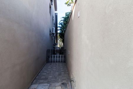 Casa de condomínio à venda com 380m², 4 quartos e 4 vagasCorredor