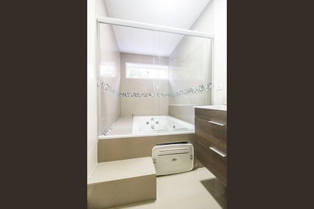 Casa de condomínio à venda com 380m², 4 quartos e 4 vagasBanheiro da Suíte 3