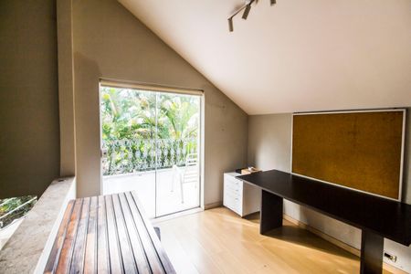 Casa de condomínio à venda com 380m², 4 quartos e 4 vagasEscritório