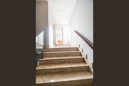 Casa de condomínio à venda com 380m², 4 quartos e 4 vagasCorredor