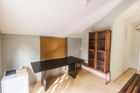 Casa de condomínio à venda com 380m², 4 quartos e 4 vagasEscritório