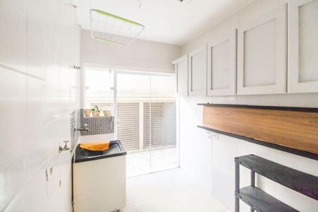 Casa de condomínio à venda com 380m², 4 quartos e 4 vagasÁrea de Serviço