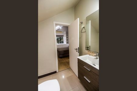 Casa de condomínio à venda com 380m², 4 quartos e 4 vagasBanheiro da Suíte