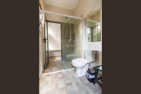 Casa de condomínio à venda com 380m², 4 quartos e 4 vagasBanheiro da Área comum