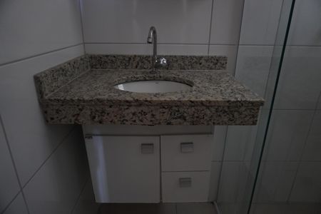 Casa de condomínio para alugar com 37m², 1 quarto e sem vagaBanheiro social