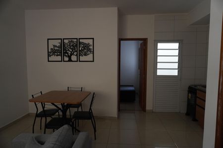Sala de casa de condomínio para alugar com 1 quarto, 37m² em Vila Carmosina, São Paulo