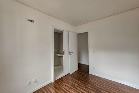 Apartamento à venda com 82m², 3 quartos e 2 vagasSemi Suíte 2