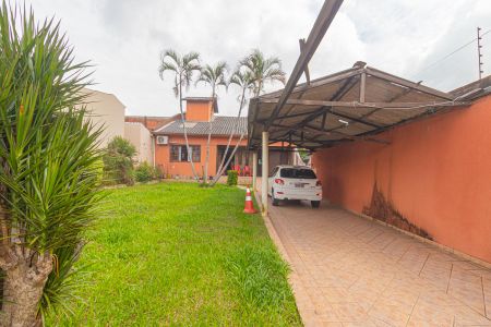 Casa à venda com 230m², 4 quartos e 1 vaga Casa à venda com 230m², 4 quartos e 1 vagaFachada