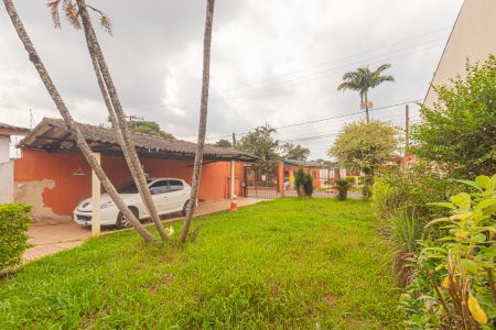 Casa à venda com 230m², 4 quartos e 1 vaga Casa à venda com 230m², 4 quartos e 1 vagaGaragem/jardim