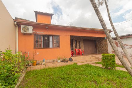 Casa à venda com 230m², 4 quartos e 1 vaga Casa à venda com 230m², 4 quartos e 1 vagaFachada