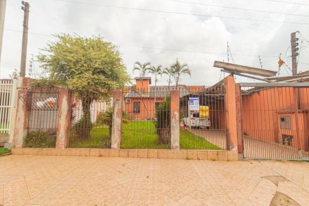 Casa à venda com 230m², 4 quartos e 1 vaga Casa à venda com 230m², 4 quartos e 1 vagaFachada/Placa