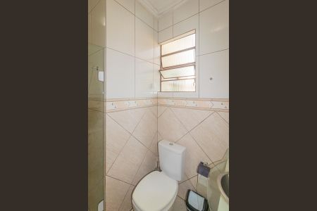 Casa à venda com 230m², 4 quartos e 1 vaga Casa à venda com 230m², 4 quartos e 1 vagaBanheiro Social