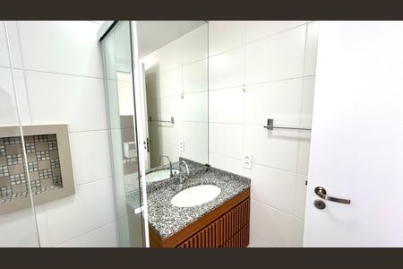 Apartamento à venda com 75m², 3 quartos e 2 vagas Apartamento à venda com 75m², 3 quartos e 2 vagasBanheiro da Suíte