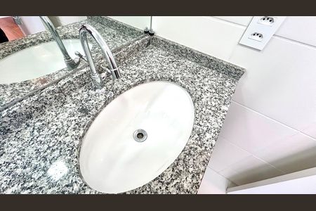 Apartamento à venda com 75m², 3 quartos e 2 vagas Apartamento à venda com 75m², 3 quartos e 2 vagasBanheiro da Suíte