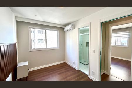 Apartamento à venda com 75m², 3 quartos e 2 vagas Apartamento à venda com 75m², 3 quartos e 2 vagasSuíte